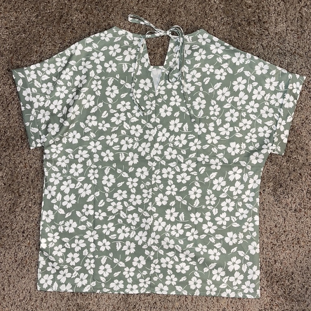 SHEIN Blouse - Picture 2 of 3
